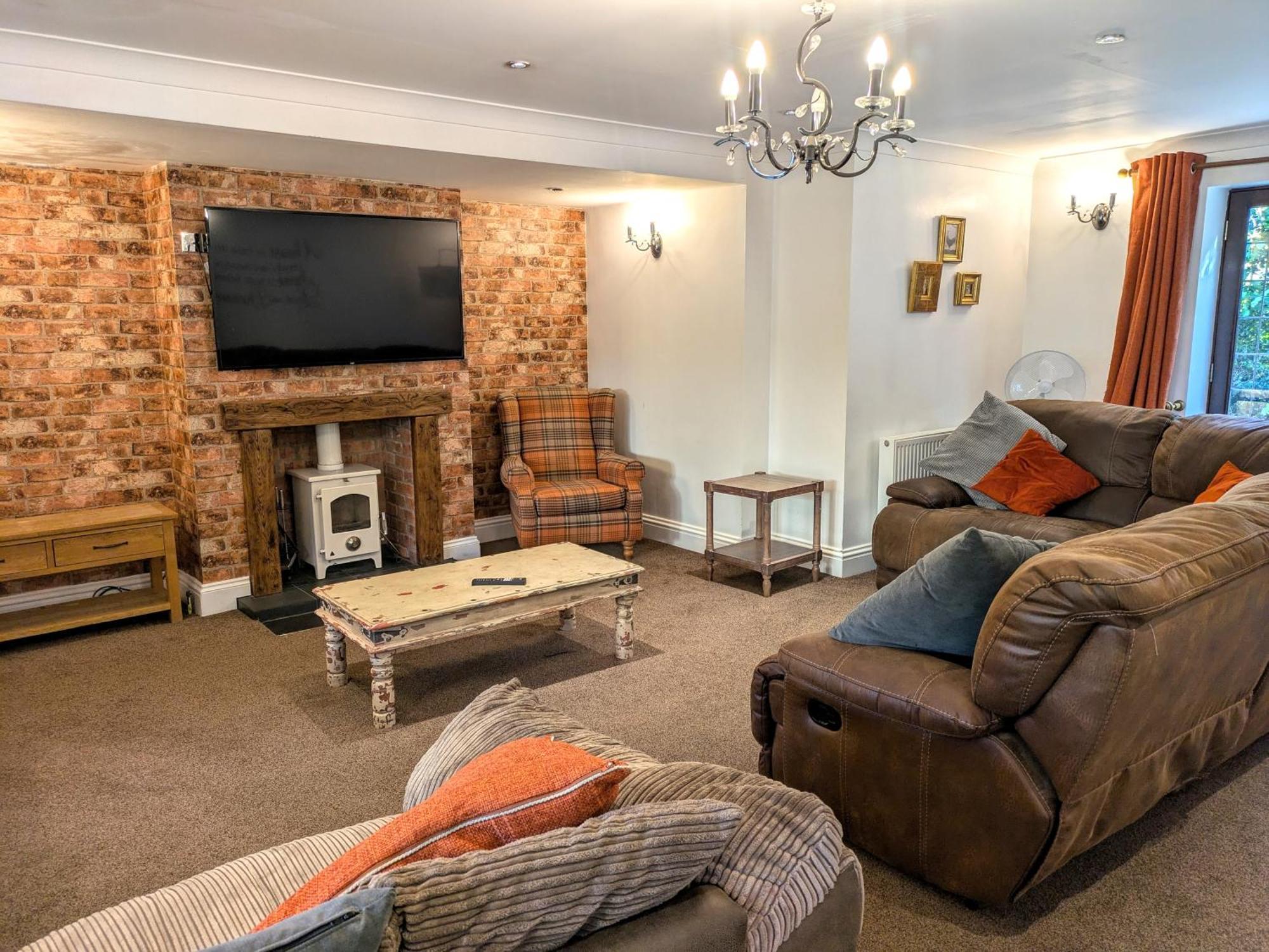 Spacious Home For Large Families And Contractors Wolverhampton Dış mekan fotoğraf